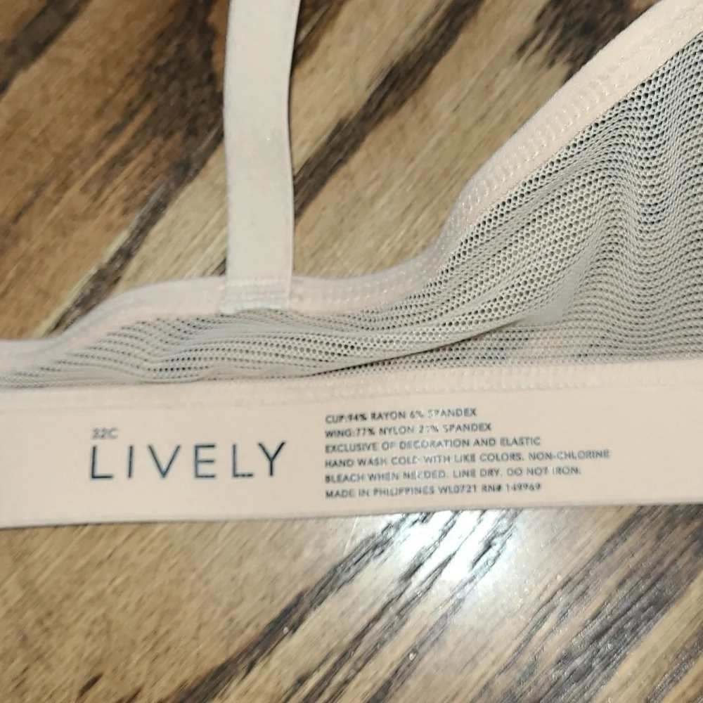 Lively Cream All-Day T-Shirt Bra Bra Size 32C